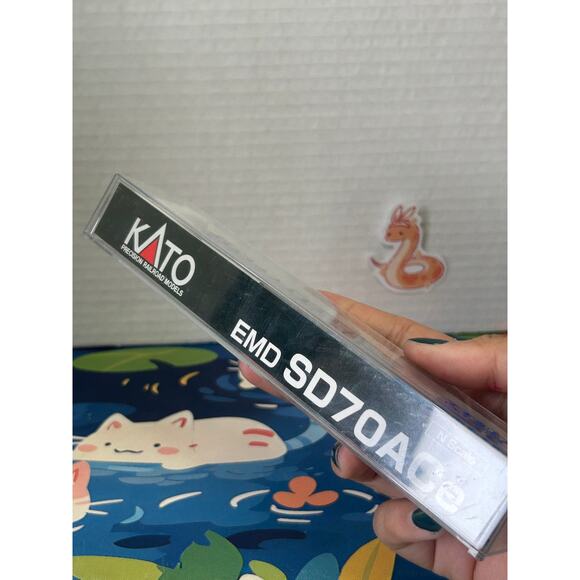 N Scale Kato EMD 176-8411 SD70ACe George Bush #4141 - Picture 11 of 11